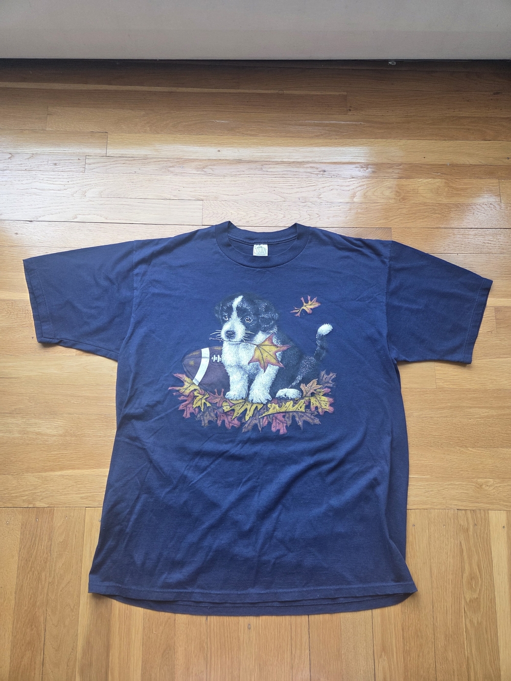 Vintage 90s Tshirt w/ Fall Football Dog Graphic XL EUC - Picture 2 of 8